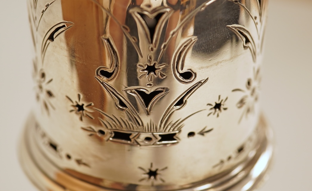 An Edwardian silver baluster sugar caster, by Marples & Co, Birmingham, 1906, 19.8cm, 8oz.